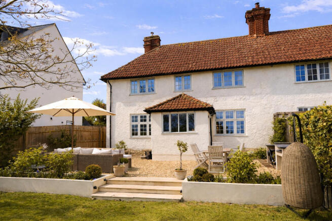 2 bed property, in Bernards Close, £625,000