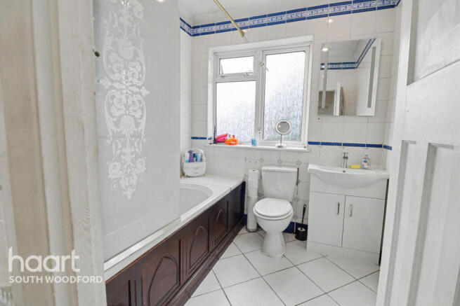 4 bed property, in Westview Drive, £700,000