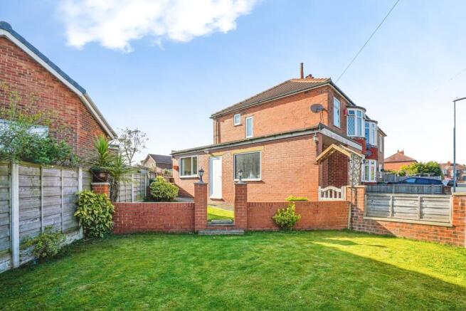 3 bed property, in Borrowdale Road, £270,000