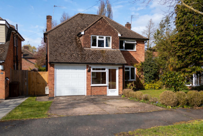 3 bed property, in Springfield Close, £399,950