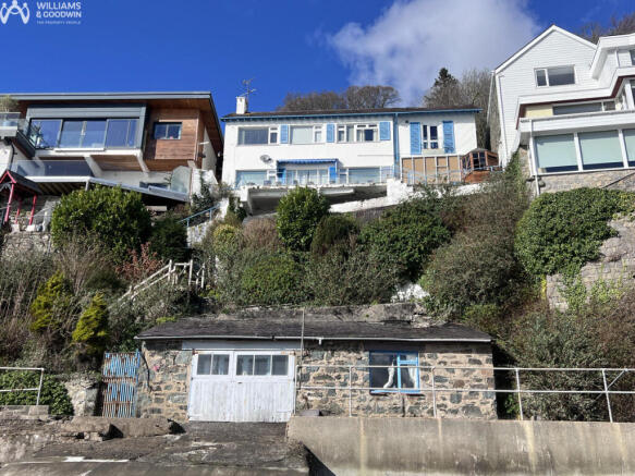 3 bed property, in Glyn Garth, £950,000