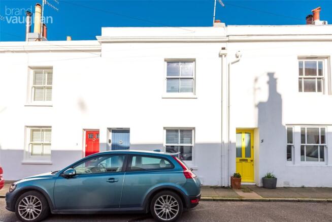2 bed property, in Bloomsbury Street, £450,000