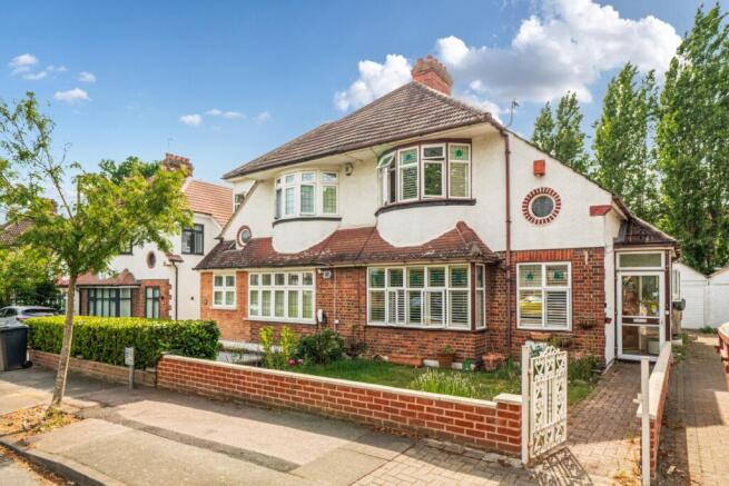 3 bed property, in Widmore Lodge Road, £600,000