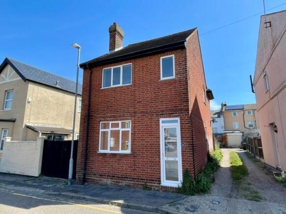2 bed property, in 10 North Street, £150,000