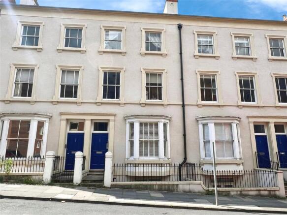 2 bed property, in Apt 10, £210,000