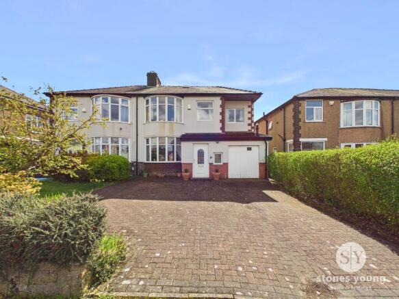 5 bed property, in Yew Tree Drive, £399,950