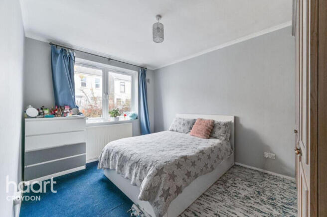 2 bed property, in Laurier Road, £300,000