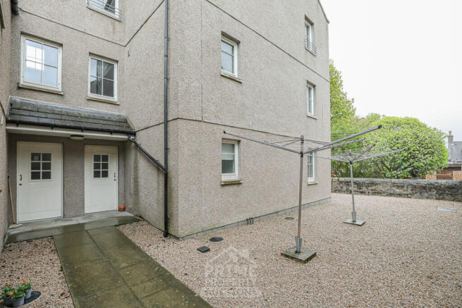 1 bed property, in 15 Station Court, £75,000