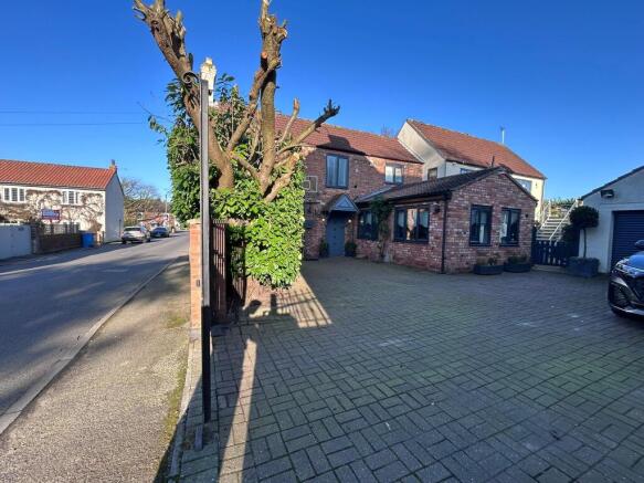 5 bed property, in River Cottage, £435,000