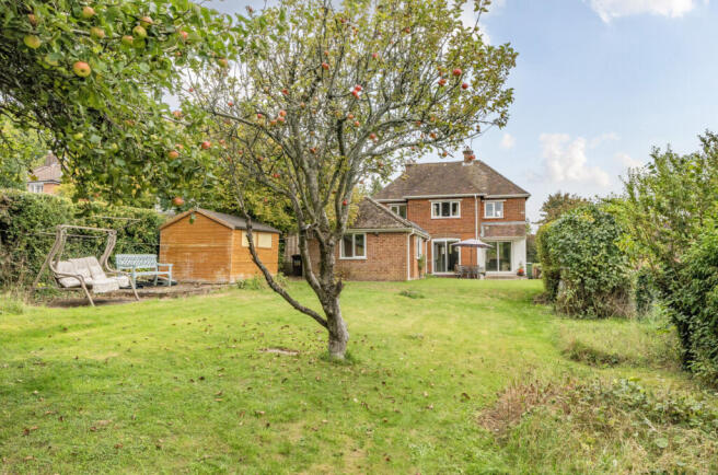 4 bed property, in Stanmore Lane, £775,000