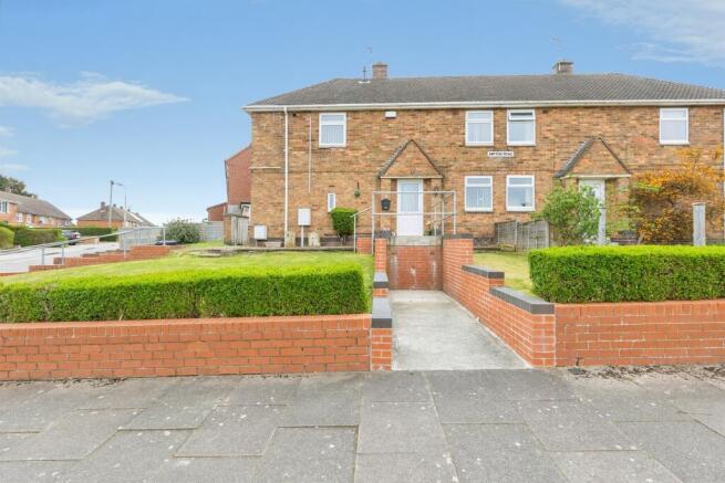 3 bed property, in Amyson Road, £240,000