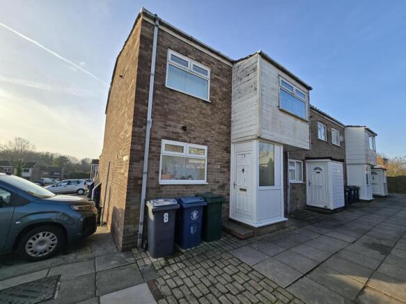 3 bed property, in 78 Birkrig, £30,000