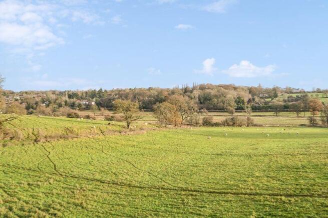 2 bed property, in Dibden Hill, £525,000