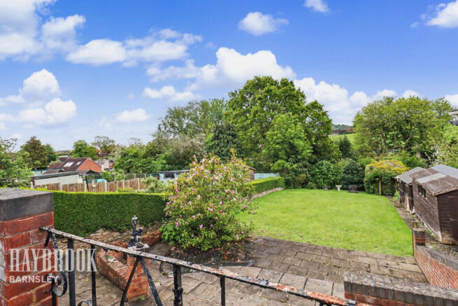 2 bed property, in Stainborough Close, £250,000