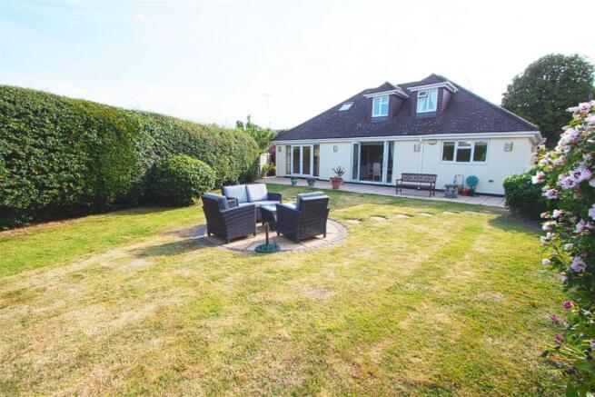 4 bed property, in Kennel Lane, £795,000