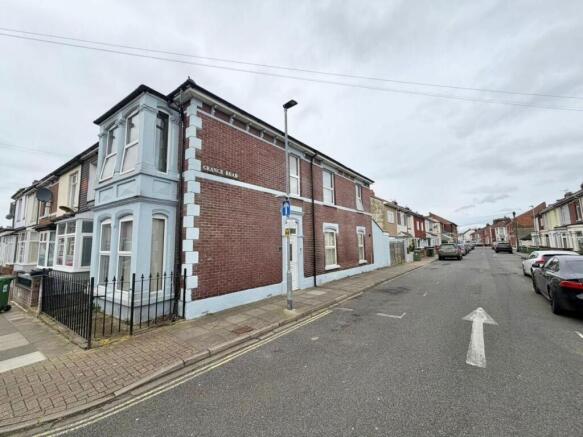 3 bed property, in Pitcroft Road, £180,000