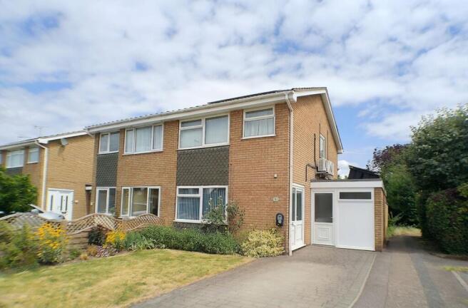 3 bed property, in Charnwood Grove, £260,000
