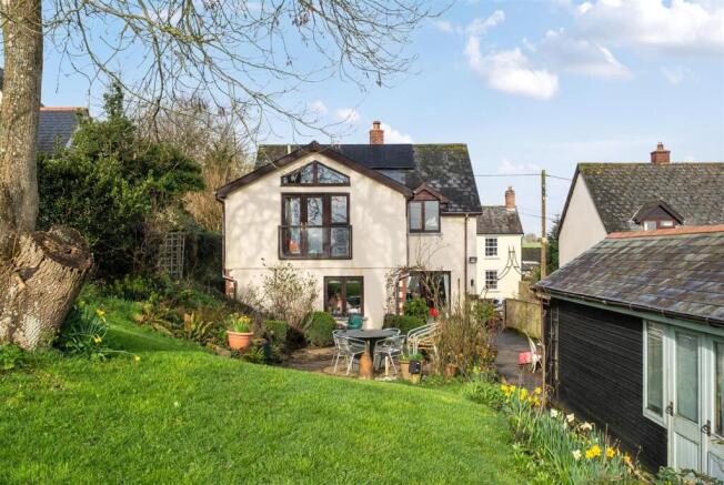 4 bed property, in Woodtown, £430,000