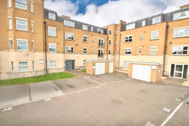2 bed property, in Flat, £152,000