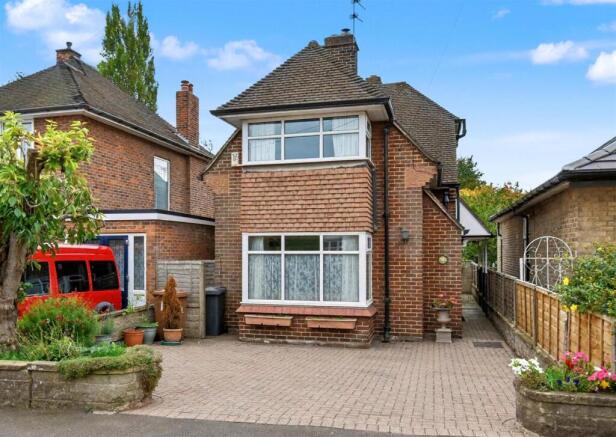 3 bed property, in Albany Road, £275,000