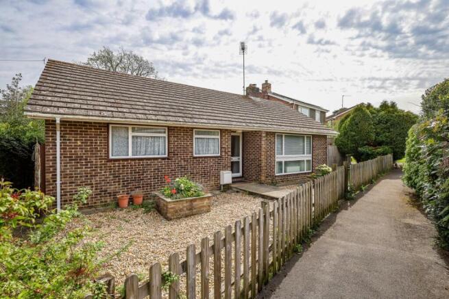 3 bed property, in Oak Tree Drive, £430,000