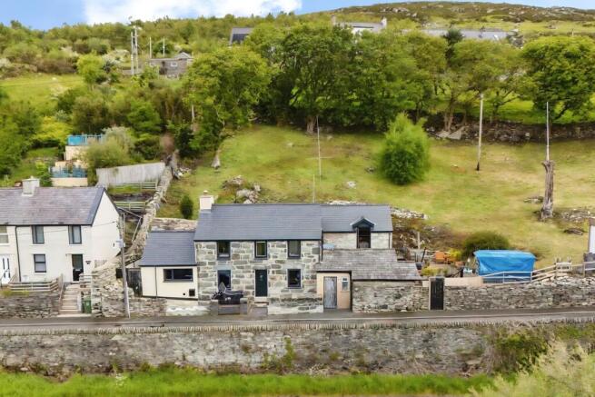 Studio, in Halfway House, £150,000