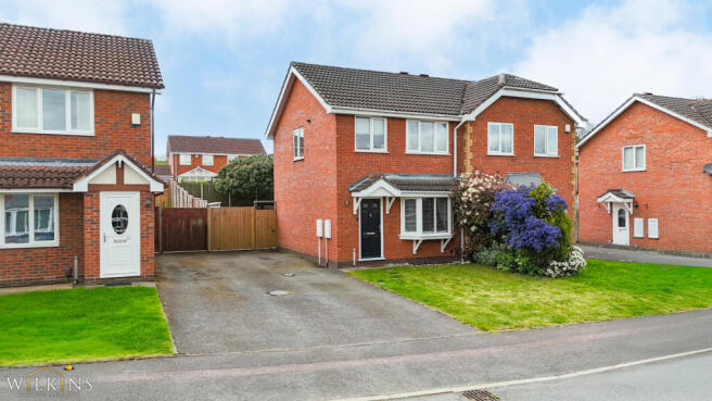 3 bed property, in Suffolk Way, £280,000