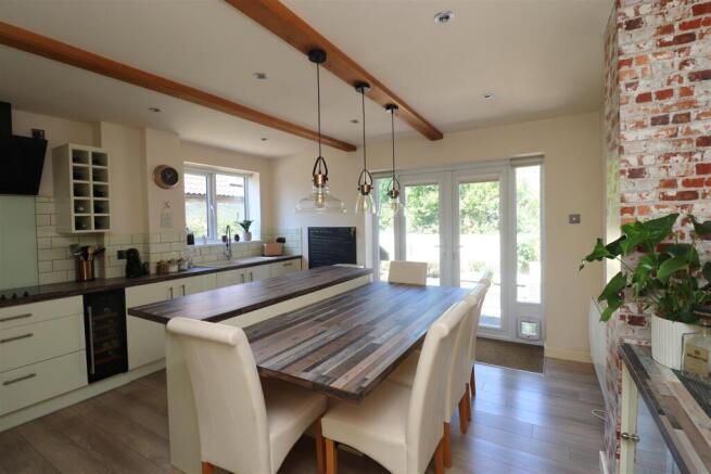 3 bed property, in Woldgate, £240,000