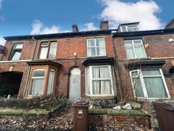 4 bed property, in Witney Street, £150,000