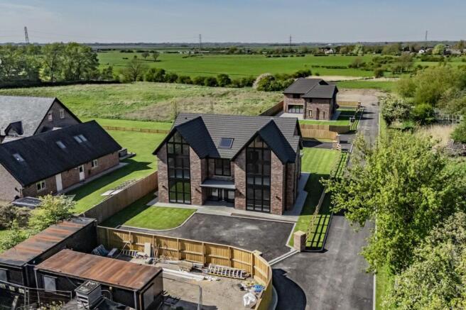 5 bed property, in Elmbank Drive, £1,100,000