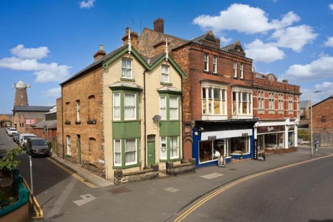 3 bed property, in 141 Victoria Road, £90,000
