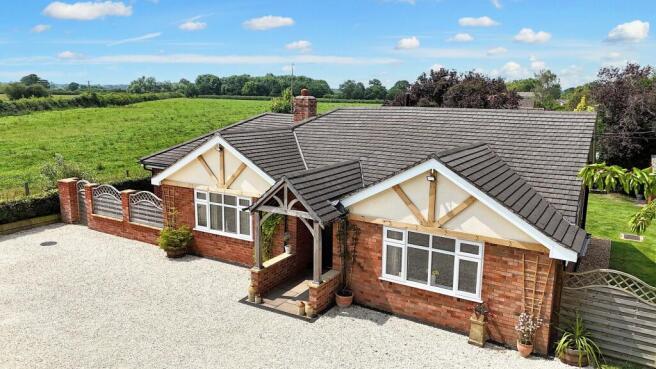 3 bed property, in Broad Lane, £600,000