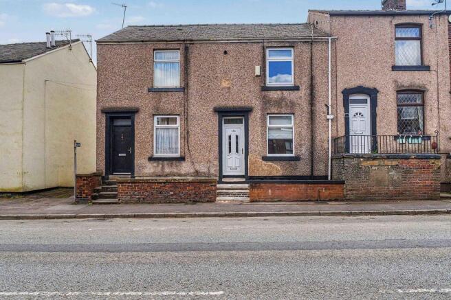 2 bed property, in Featherstall Road, £146,000