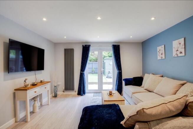 2 bed property, in Gadwall Way, £275,000