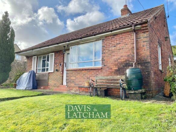 2 bed property, in Brook Street, £225,000