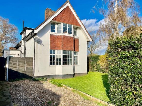 2 bed property, in Windmill Hill, £600,000