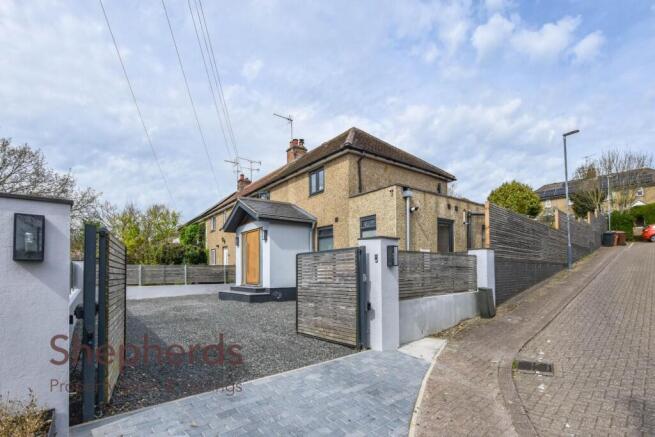 3 bed property, in Ashley Road, £635,000