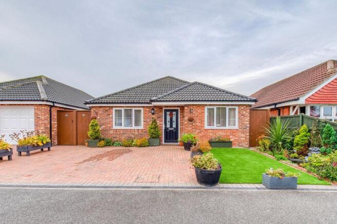 4 bed property, in Bridge Meadow, £325,000