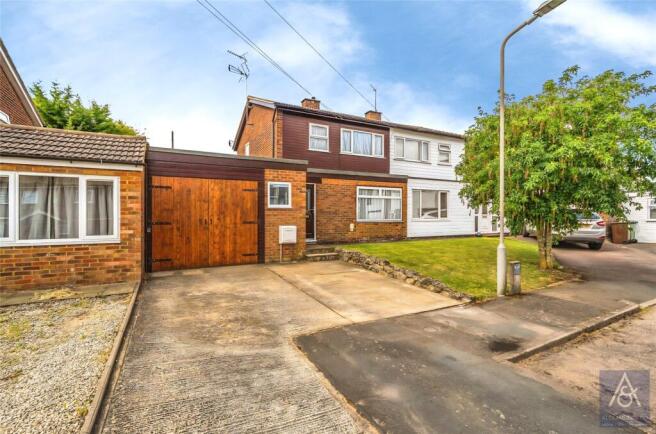 3 bed property, in Portfield Close, £380,000