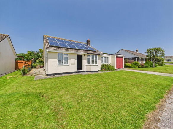 2 bed property, in Pelynt, £300,000