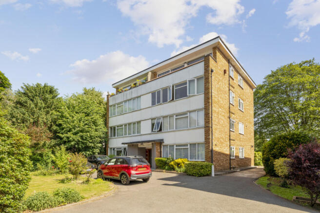 2 bed property, in The Downs, £500,000