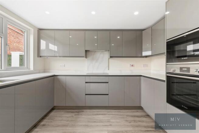 4 bed property, in Croydon Road, £575,000