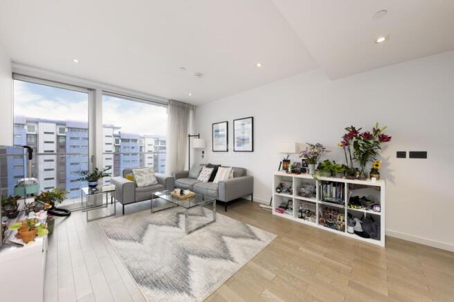 2 bed property, in L-001203, £970,000