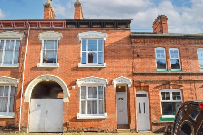 4 bed property, in Montague Road, £290,000