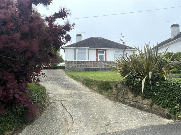 2 bed property, in Hillview, £395,000