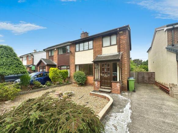 3 bed property, in Stokesay Close, £230,000