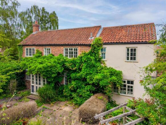 4 bed property, in Browns Lane, £575,000