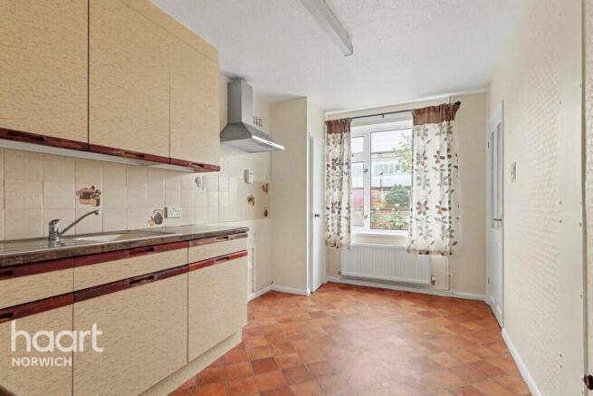3 bed property, in Salhouse Road, £230,000
