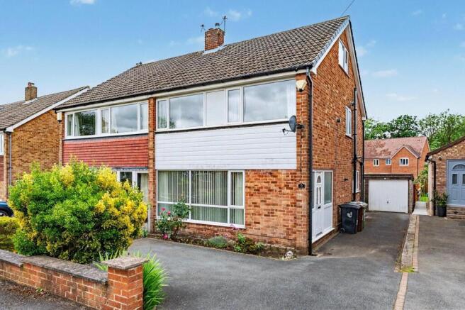 3 bed property, in Victoria Mount, £415,000