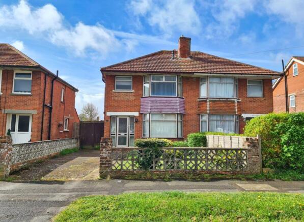 3 bed property, in Testwood Lane, £375,000